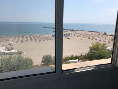 Constanta Apartment | Cozy Oceanfront Apartment in Constanta with Private Beach