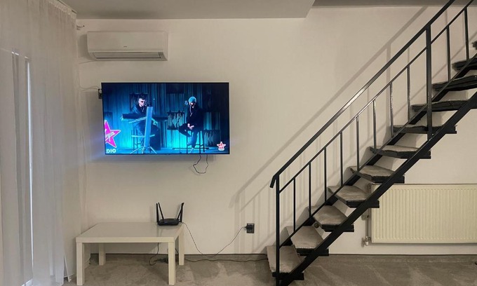Floresti Apartment | Cozy Apartment with Indoor Staircase & Pool Access