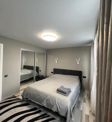 Edinet Apartment | Edinet ApartHotel: Family-Friendly Stay with Top Reviews