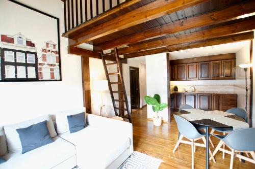 La Molina Apartment | Relax at Apartament Els Pins with Pool & Family Amenities
