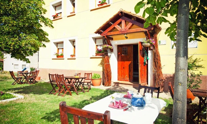 Peralejos de las Truchas Apartment | Cozy El Pajar del Abuelo: Pet-Friendly Retreat Awaits