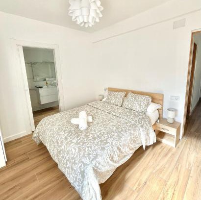 San Vicente del Raspeig Apartment | Discover Family-Friendly Oasis Mediterráneo for Memorable Stays
