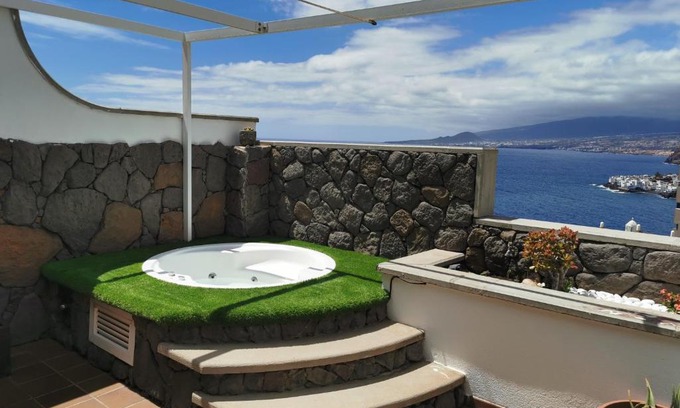 Tabaiba Apartment | Oceanfront Apartment with Breathtaking Views and Pool