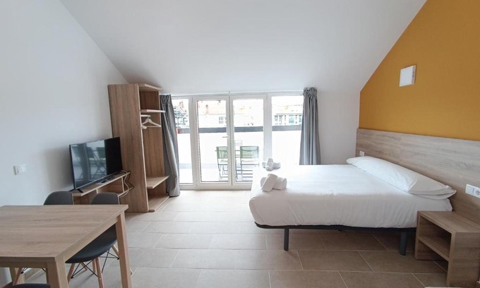 Santiago de Compostela Apartment | Family-Friendly Getaway at Apartamentos Turísticos Pontepedriña