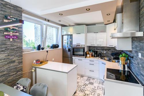 Walbrzych Apartment | Apartament Górnik w Wałbrzychu 40m, kuchnia, klima, Wifi, parking