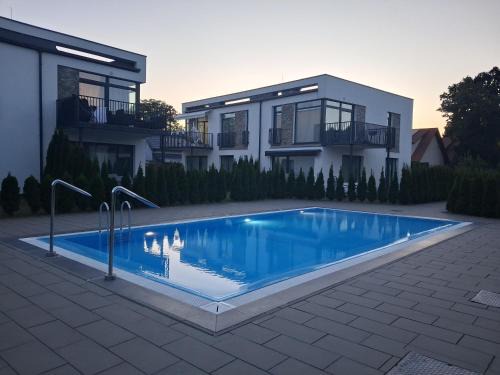 Lukecin Apartment | Oceanfront Paradise: Guest Rated 9.8 with Pool Access