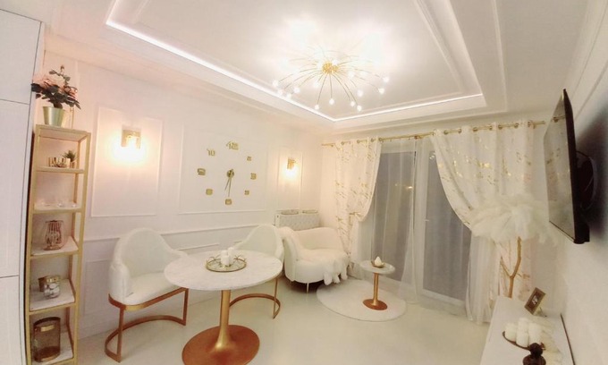Sandomierz Apartment | Pet-Friendly Haven: Apartament Glamour Okrzei, Rated 9.9/10
