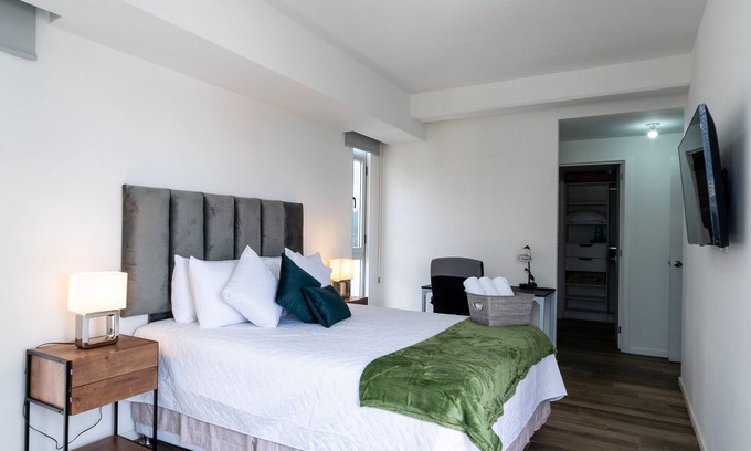 Zona 13 Apartment | Pet-Friendly Central Apartment with Scenic Views