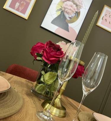 Oradea Apartment | Budget-Friendly Stay at Apartament Judy Awaits You