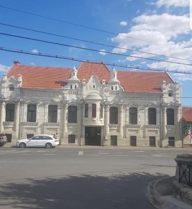 Oradea Apartment | Pet-Friendly Retreat at Apartament Karla Indigo