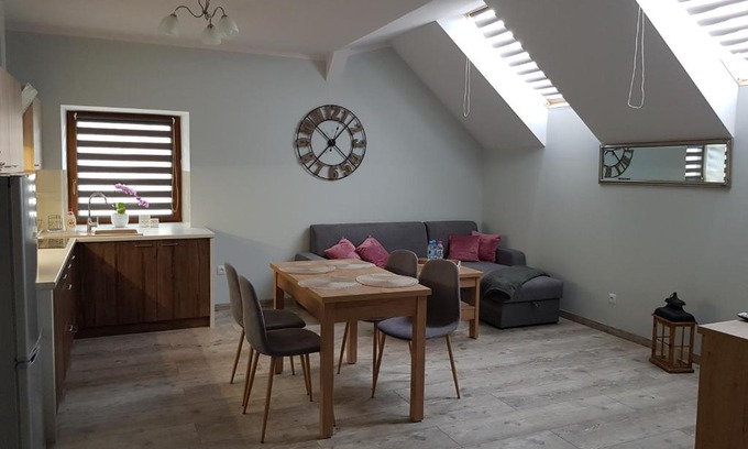Janowice Wielkie Apartment | Top-Rated Apartment Komarno with Family-Friendly Amenities