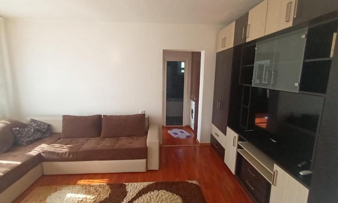 Petrosani Apartment | Pet-Friendly Retreat in Petrosani with Breakfast Included