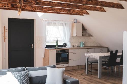 Goldap Apartment | Oceanfront Retreat: Apartament nad Ustroniem with Pet Friendly Perks