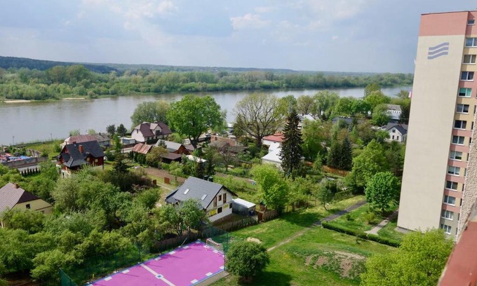 Pulawy Apartment | Welcoming Apartament nad Wisłą: Pet-Friendly & Family Ready