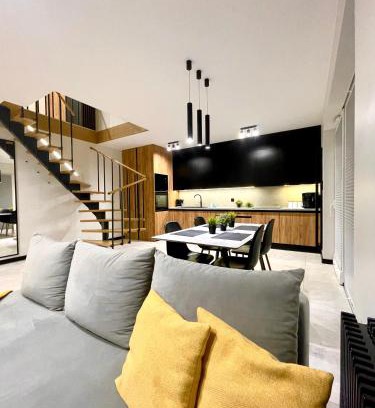 Ostroda Apartment | Oceanfront Escape: Apartament Niebo by the Beach