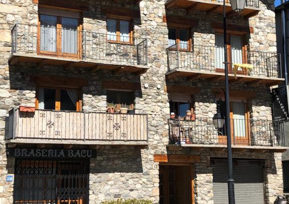 Barruera Apartment | Cozy Noray Apartment in Barruera - Pet Friendly & Family Ready