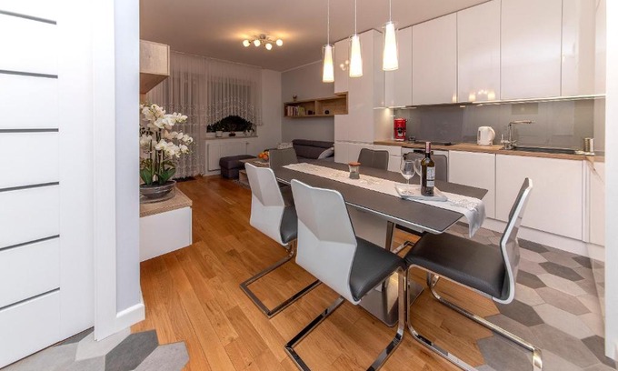 Bydgoszcz Apartment | Pet-Friendly Apartment in Paris with Top Guest Ratings