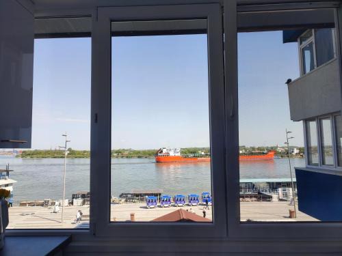 Tulcea Apartment | Experience Child-Friendly Comfort at Apartament Pelicanul