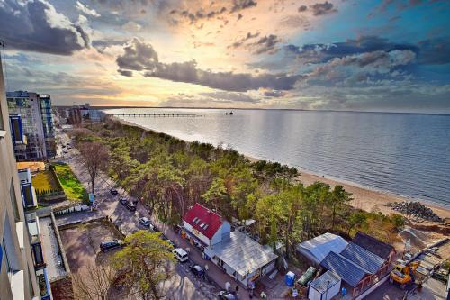 Miedzyzdroje Apartment | Oceanfront Perłowy SeaView Apartment with Pool & Family Fun