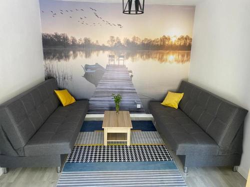 Okuninka Apartment | Oceanfront Getaway at Apartament Plus with Private Beach Access