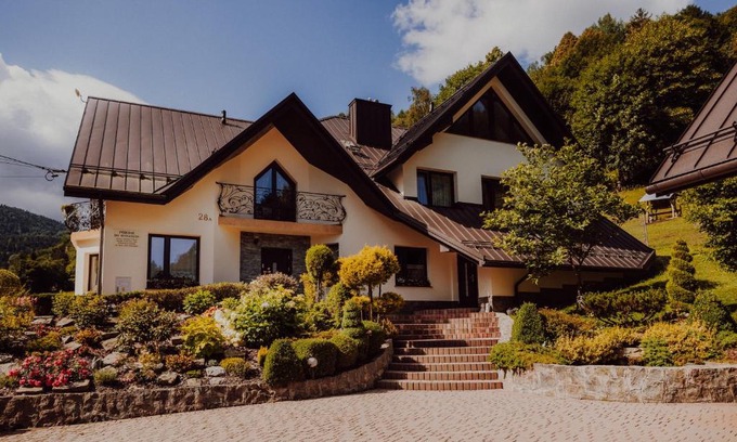 Ochotnica Dolna Apartment | Family-Friendly Stay at Apartament pod Lubaniem - 10/10 Rating