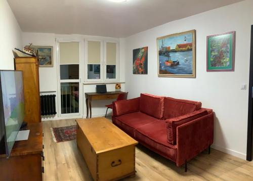 Boleslawiec Apartment | Guest Rated 9.9: Retro Apartment in Bolesławiec for Families