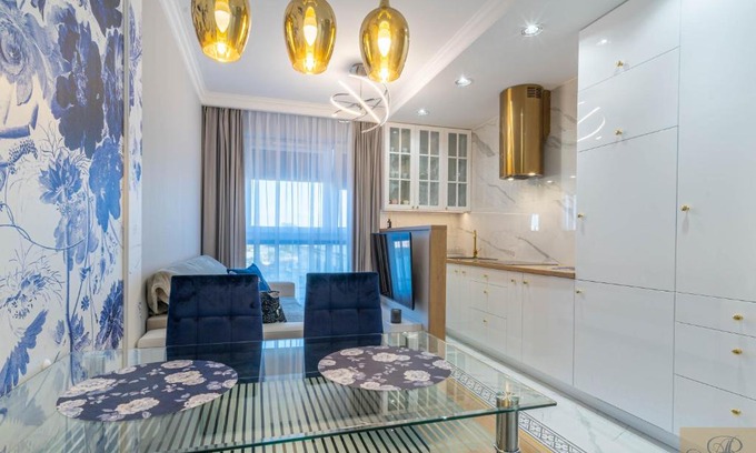 Minsk Mazowiecki Apartment | Highly Rated Apartament Rosa Stacja Mińsk Awaits You!