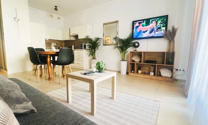 Opole Apartment | Pet-Friendly Apartament Słoneczny 10 with Breakfast Included