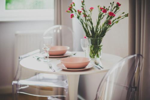 Uniejow Apartment | Pet-Friendly Apartament Słoneczny with Hot Tub & High Ratings
