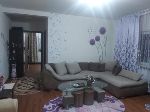 Otelu Rosu Apartment | Child-Friendly Retreat at Apartament Sarah - Rated 10/10
