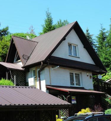 Sucha Beskidzka Apartment | Guest Rated 9.5: Family-Friendly Apartament Suzyw Kicek