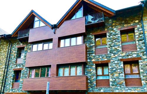 Esterri D'Aneu Apartment | Discover Apartament Valls d'Aneu: Pet-Friendly Retreat