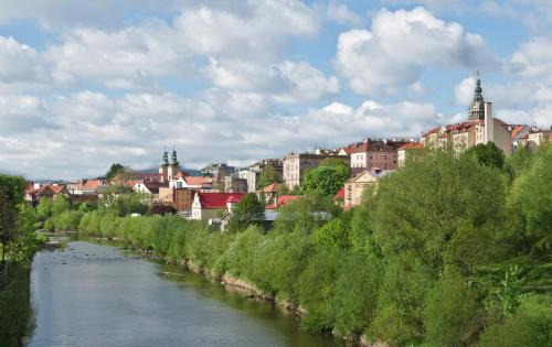 Klodzko Miasto Apartment | Inviting Apartment at Dworku pod Twierdzą with Ocean Views