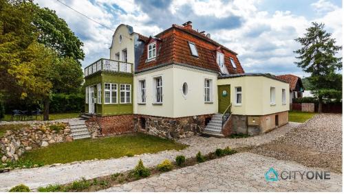 Oliwa Apartment | Discover the Delightful Apartment with Veranda at Dworek Oliwski