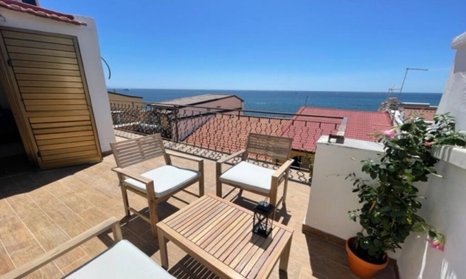 Giardini Naxos Apartment | Beachfront Apartment with Ocean View in Giardini Naxos