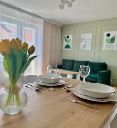 Mragowo Apartment | Pet-Friendly Retreat: Apartament Zielone Serce Miasta, 9.8/10