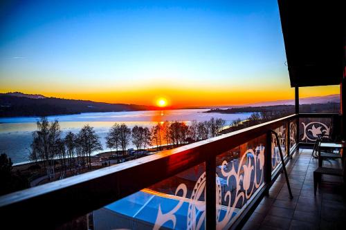Czorsztyn Apartment | Scenic Lakefront Apartment 33 with Breathtaking Views