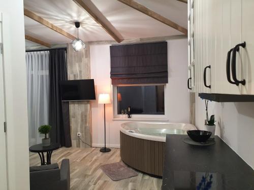 Panevezys Apartment | Relaxing Apartment with Jacuzzi and 9.5/10 Guest Rating