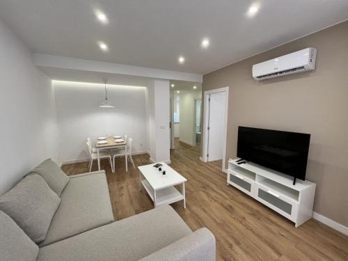El Gancho Apartment | Family-Friendly Retreat at Apartamenticos Boggiero V