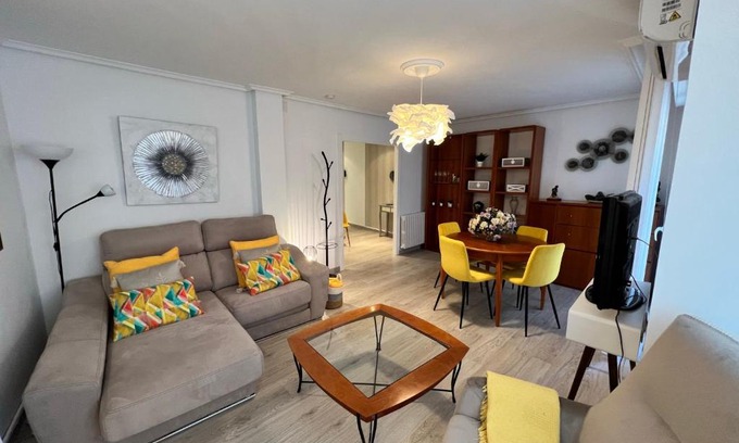 Zaragoza Centro Apartment | Child-Friendly Escape at Apartamenticos La Paz I