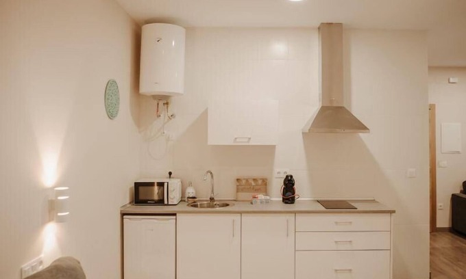 Valdepenas Apartment | Cozy One-Bedroom Apartment with Kitchen & Breakfast Offered