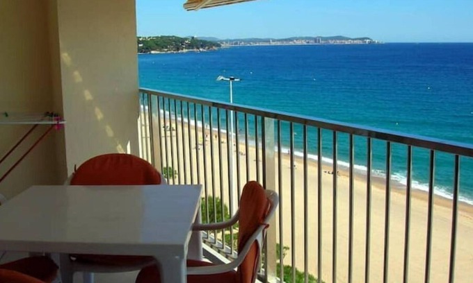 Platja d'Aro Apartment | Ocean-View Apartment with Spa & Hot Tub Amenities
