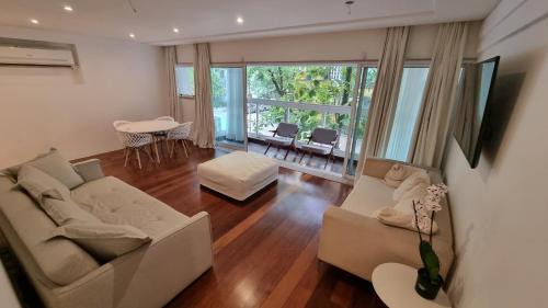 Ipanema Apartment | Oceanfront 3-Bedroom Apartment in Ipanema - Rated 10/10