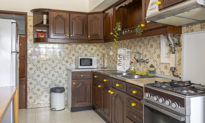 Santa Maria e Sao Miguel Apartment | Spacious 4-Bedroom Apartment in Sintra Near Train Station