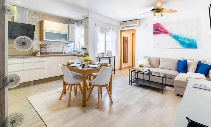 Ciudad Jardin Apartment | Modern Apartment Near Judería with Parking & Family Amenities