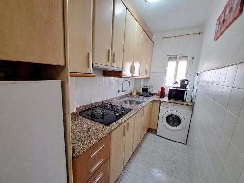 Rascanya Apartment | Cozy Oceanfront Apartment with Wifi and Child-Friendly Amenities