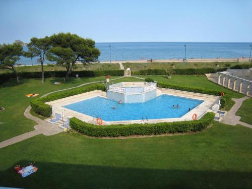 Els Griells Apartment | Idyllic Beachside Apartment with Pool in L'Estartit