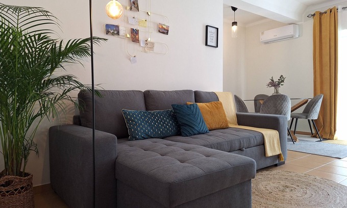 Se Apartment | Cozy Faro Apartment Near City Center & Child-Friendly Amenities
