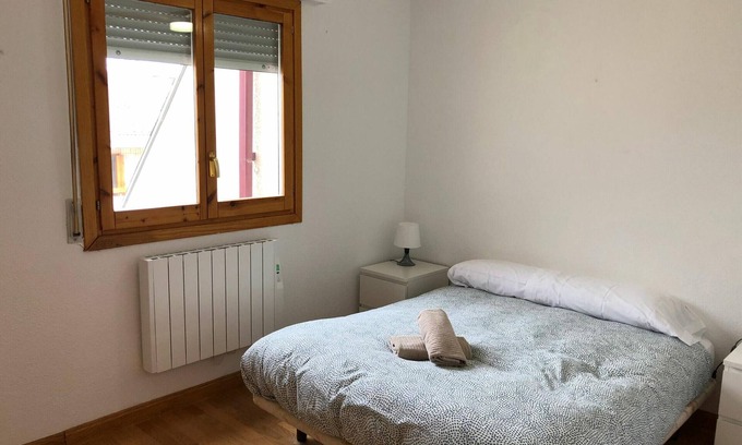 Jaca Apartment | Cozy Apartment Jaca with Pool and Kitchen for 4 Guests