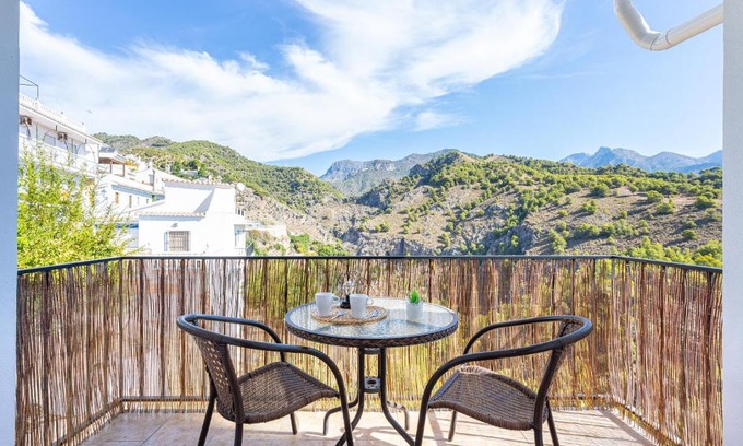 Frigiliana Apartment | Family-Friendly Stay at Apartamento Alberti